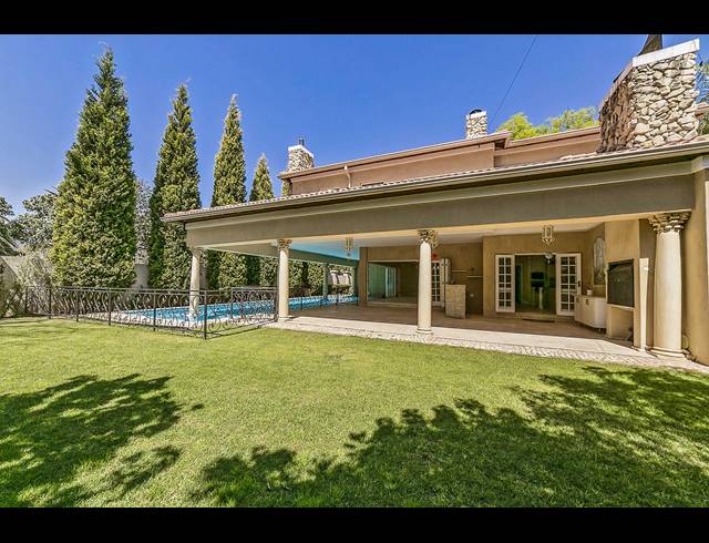 5 BEDROOM HOUSE FOR SALE IN HOUGHTON ESTATE